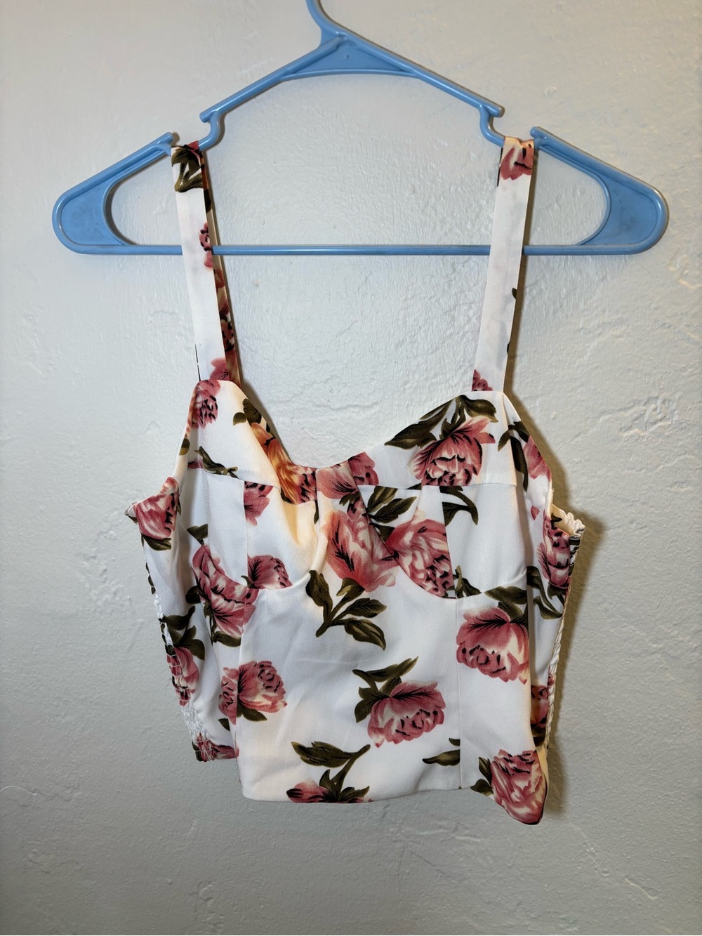 superdown White Pink Floral Sweetheart Crop Cami
